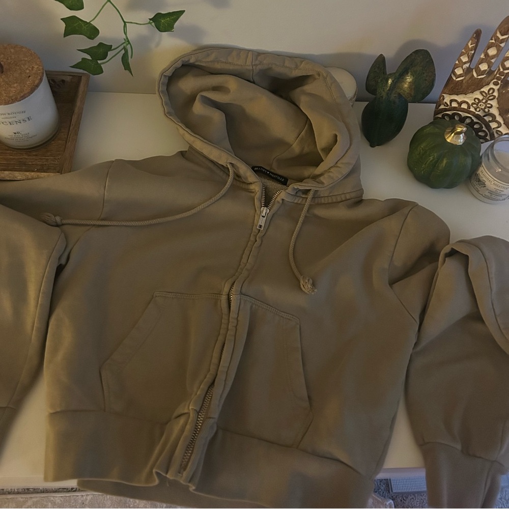 brandy melville cropped hoodie